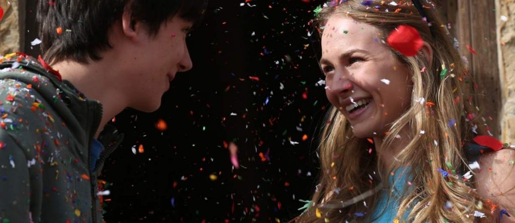 Britt-Robertson-Asa-Butterfield-The-Space-Between-Us-1200x520-1024x444.jpeg (1024×444)